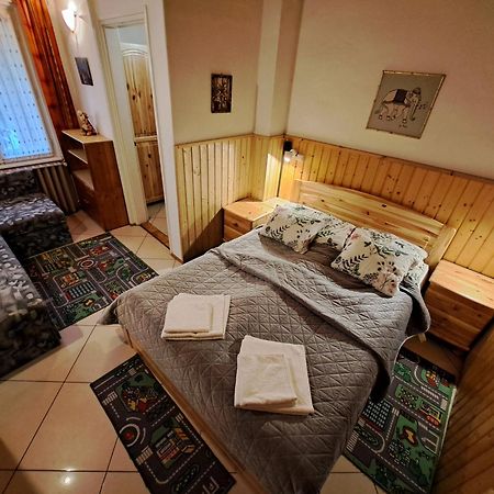 Csaladi Vendeghaz Apartment เอ็กเกอร์ ภายนอก รูปภาพ
