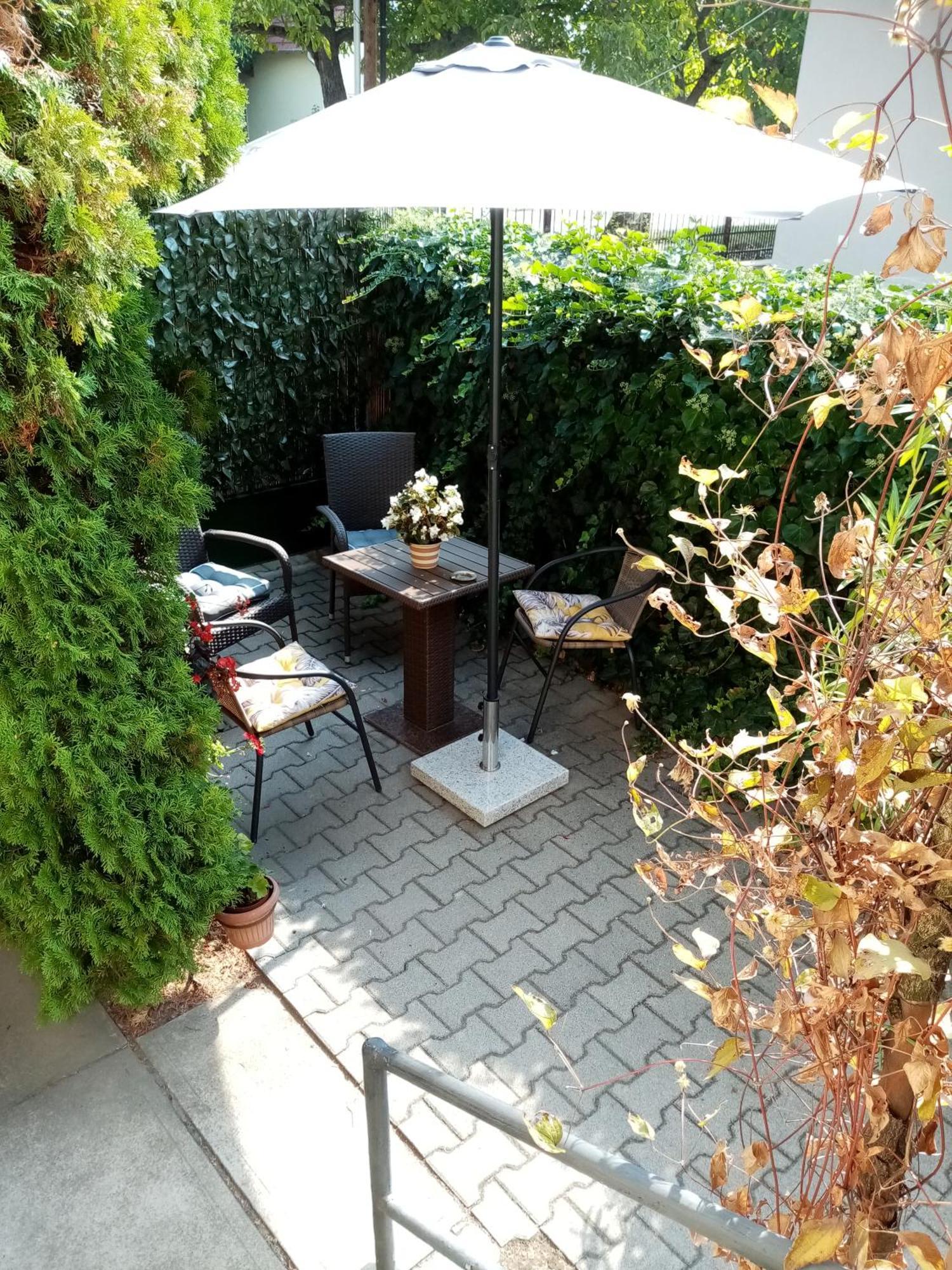 Csaladi Vendeghaz Apartment เอ็กเกอร์ ภายนอก รูปภาพ