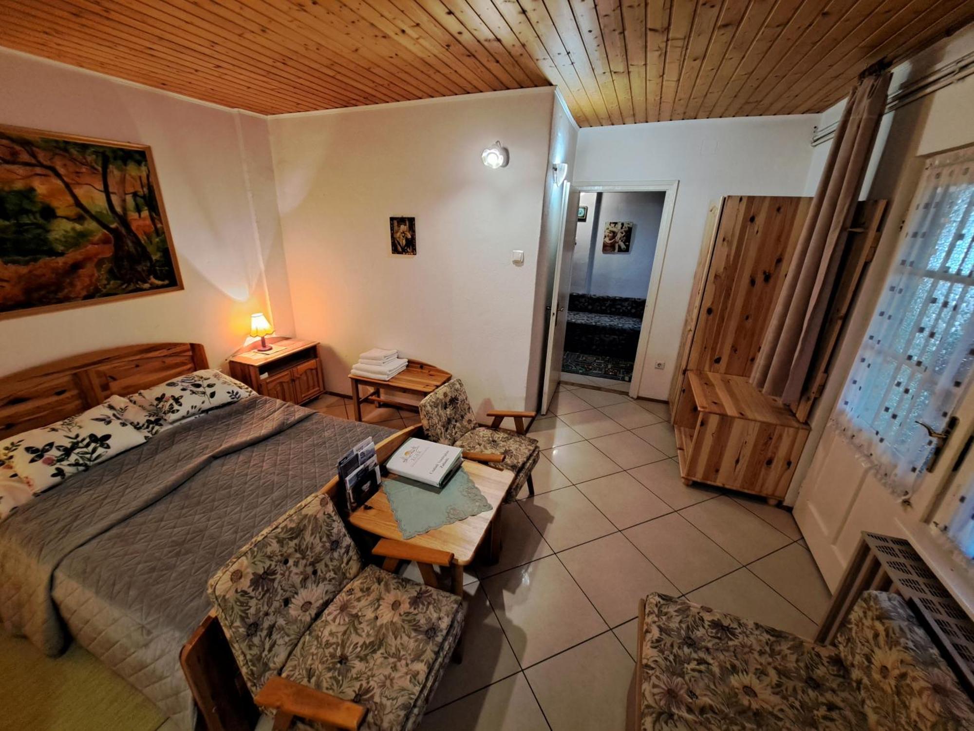 Csaladi Vendeghaz Apartment เอ็กเกอร์ ภายนอก รูปภาพ
