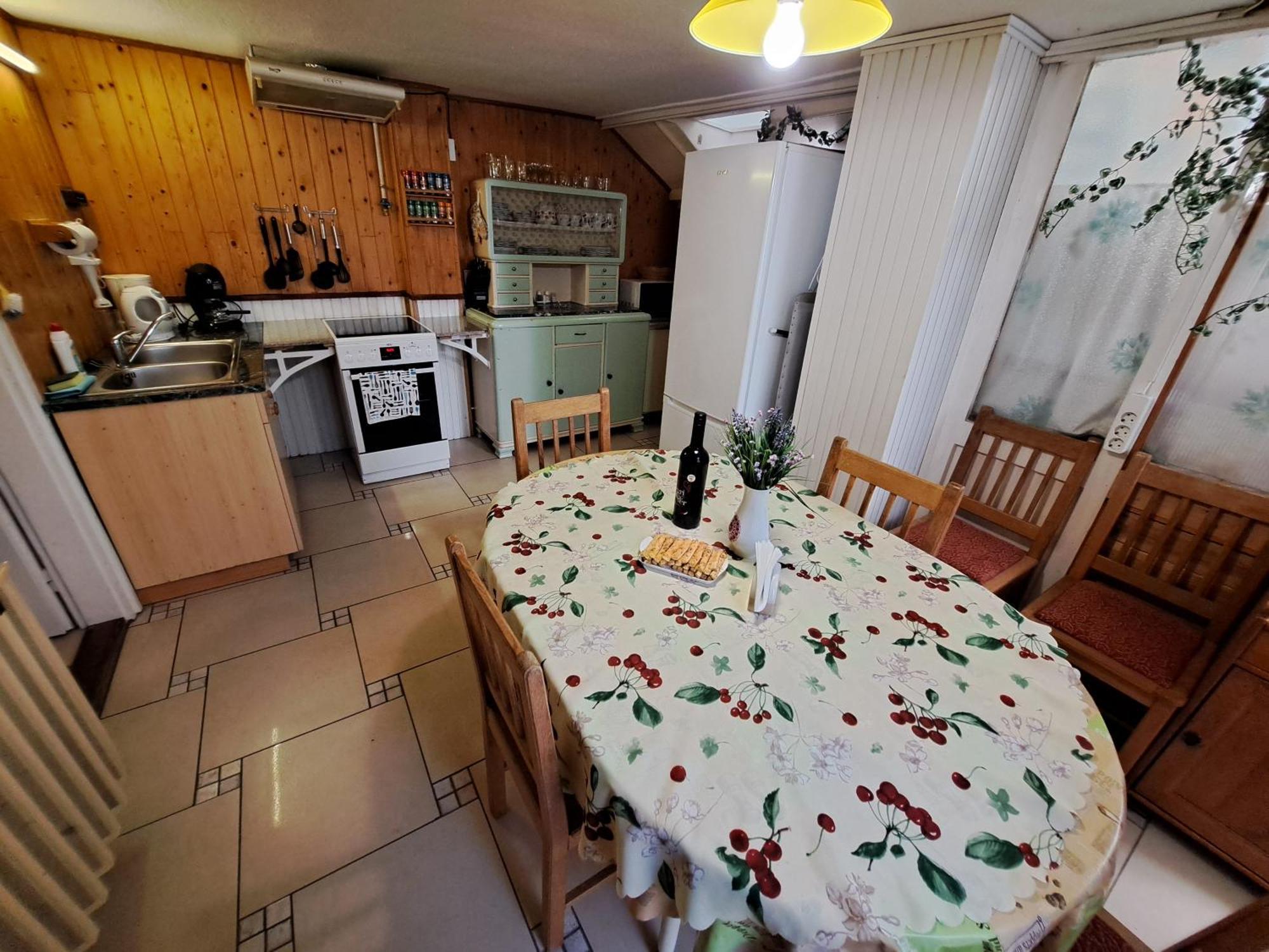 Csaladi Vendeghaz Apartment เอ็กเกอร์ ภายนอก รูปภาพ