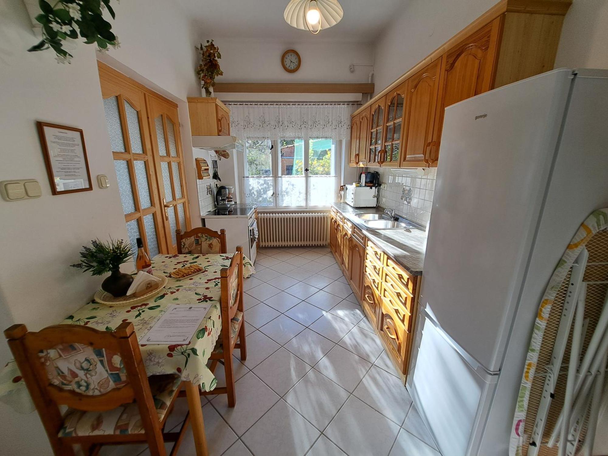 Csaladi Vendeghaz Apartment เอ็กเกอร์ ภายนอก รูปภาพ