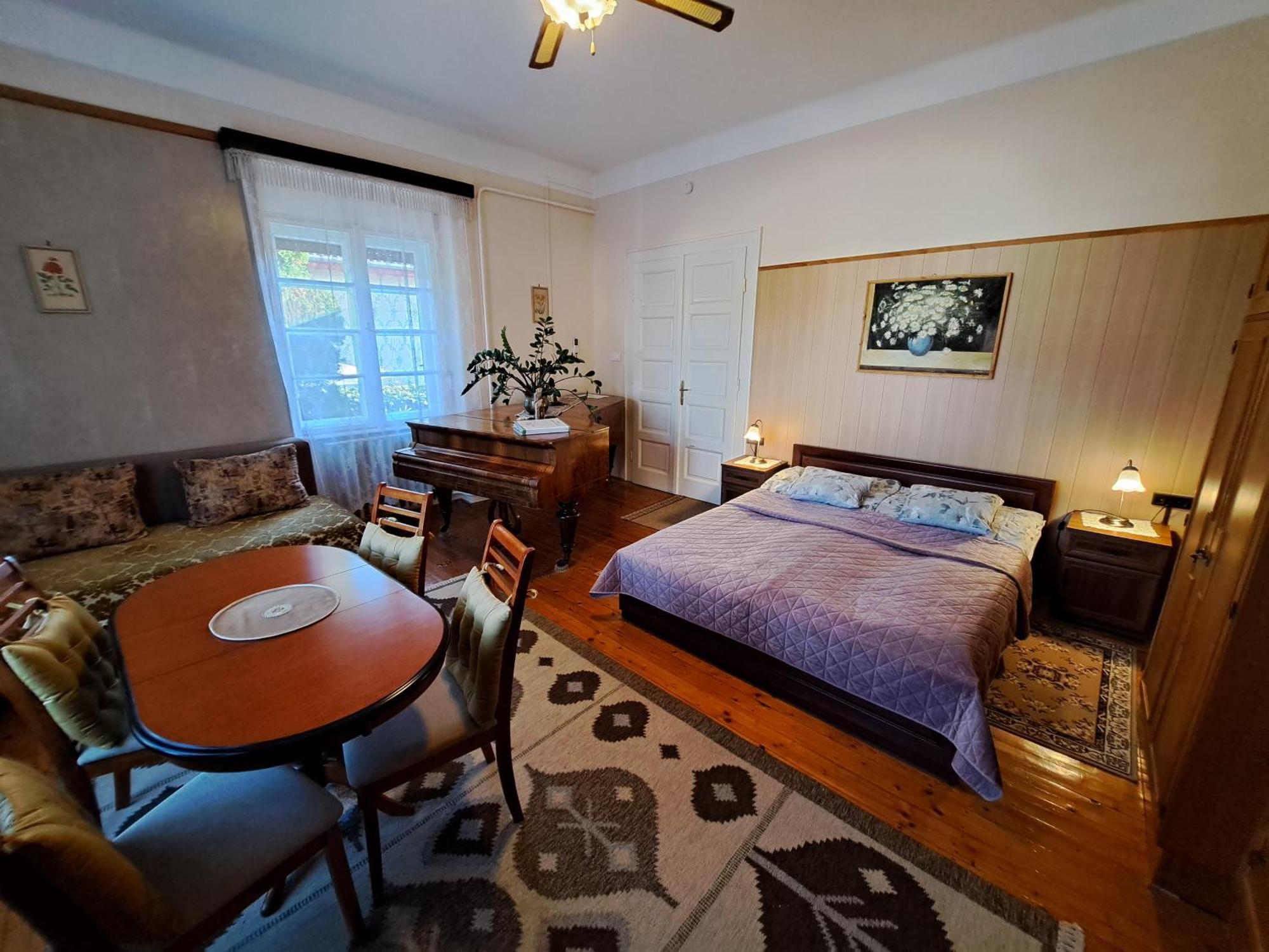 Csaladi Vendeghaz Apartment เอ็กเกอร์ ภายนอก รูปภาพ