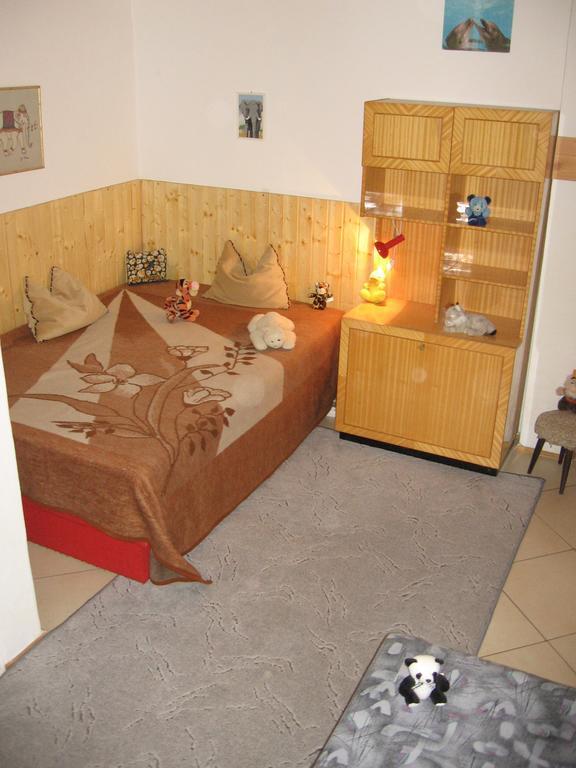 Csaladi Vendeghaz Apartment เอ็กเกอร์ ห้อง รูปภาพ