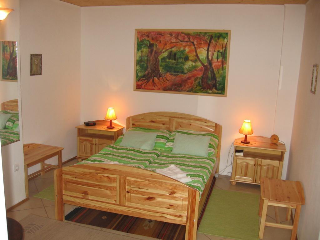 Csaladi Vendeghaz Apartment เอ็กเกอร์ ห้อง รูปภาพ